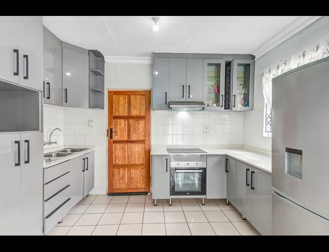 3 BEDROOM FREEHOLD FOR SALE IN COSMO CITY